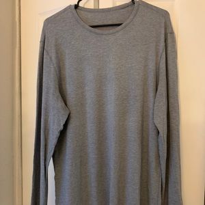 Men’s grey long sleeve lululemon shirt